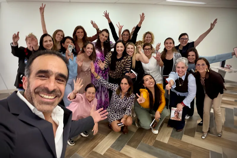 Ramón TorreLemus con el grupo de una edición anterior
